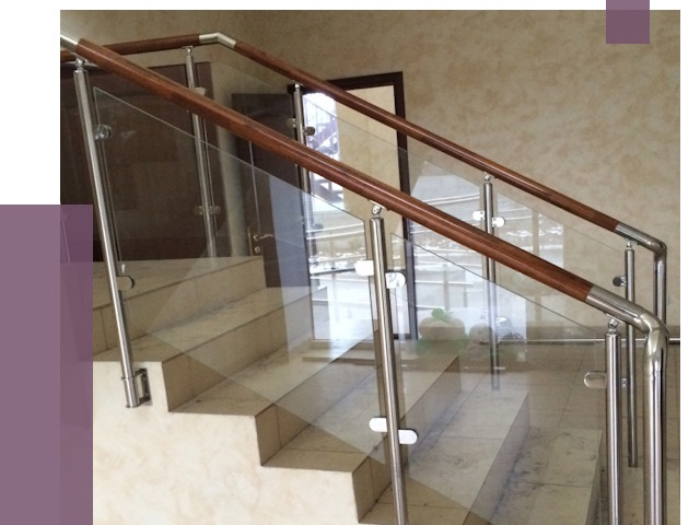 Комбинированные перила из металла и дерева в Пятигорске