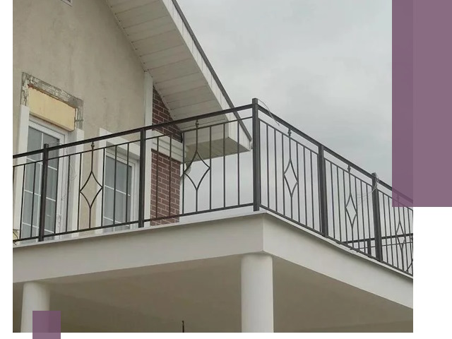 Изготовление балконных ограждений в Пятигорске из металла и стекла