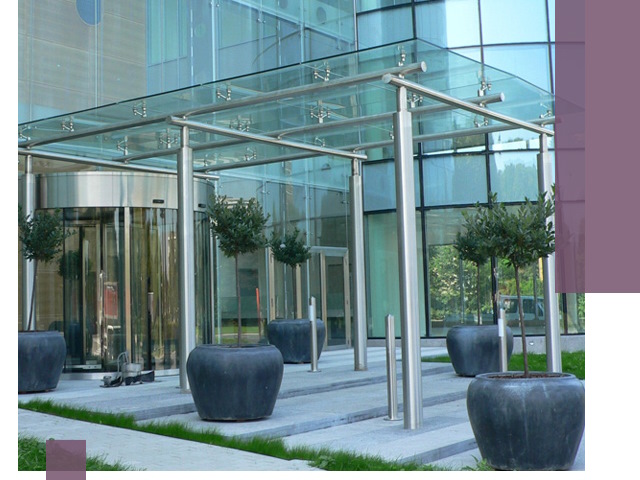 Навесы из стекла на заказ в Пятигорске — монтаж и установка