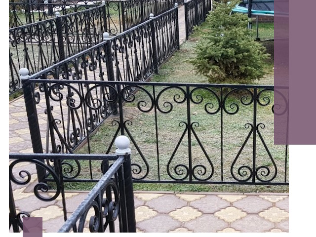 Кованые газонные ограждения под ключ в Пятигорске